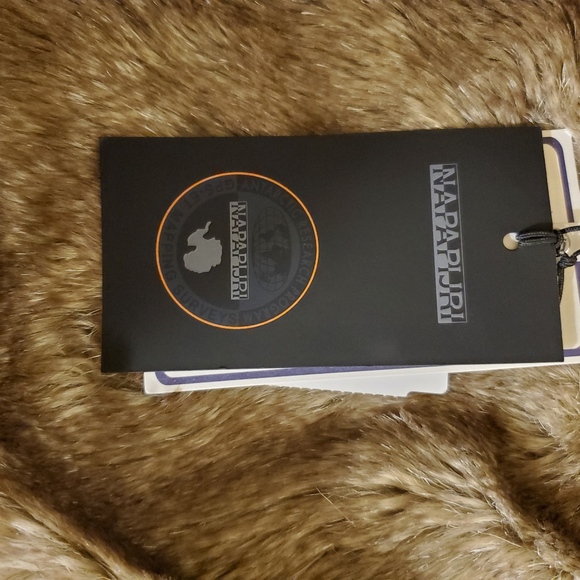 Beautiful and warm winter coat from Napapijri - Picture 4 of 8